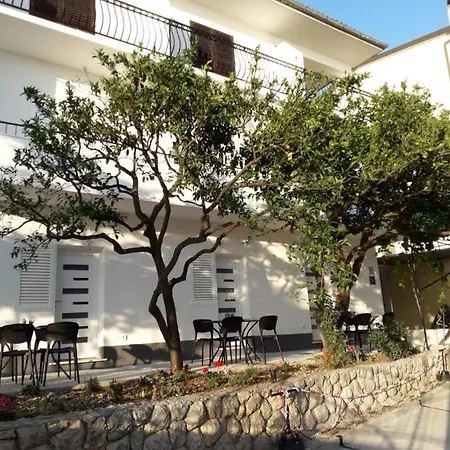In With Terrace, Air Conditioning, Wi-fi *