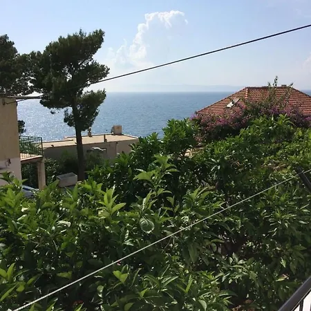 Apartment In With Terrace, Air Conditioning, Wi-fi
